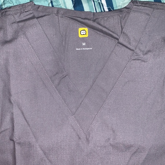 🤍Wonder Wink Scrub Set NWT - Picture 2 of 8